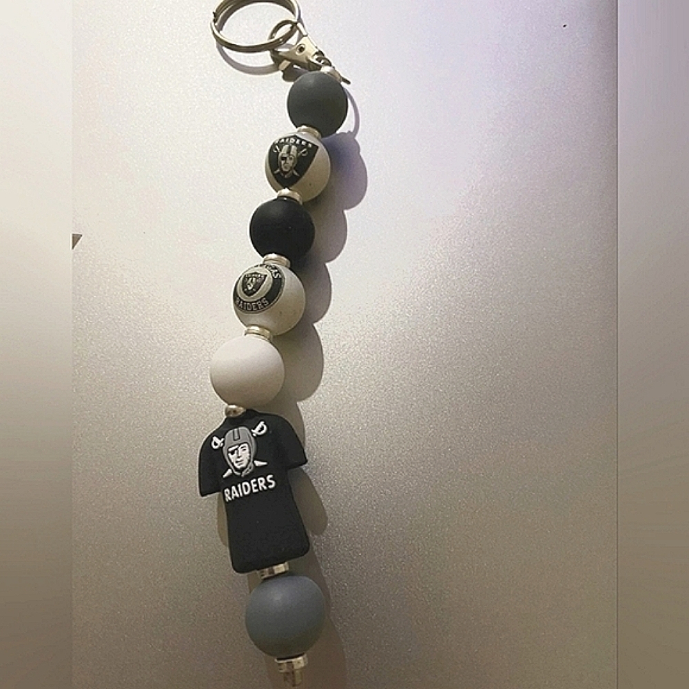 Raiders NFL Football Jersey Silver & Black Beaded Keychain Purse Bag Charm Clip